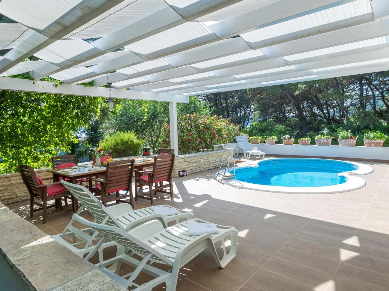 Spacious Holiday Home In Molat With Pool Brgulje 外观 照片