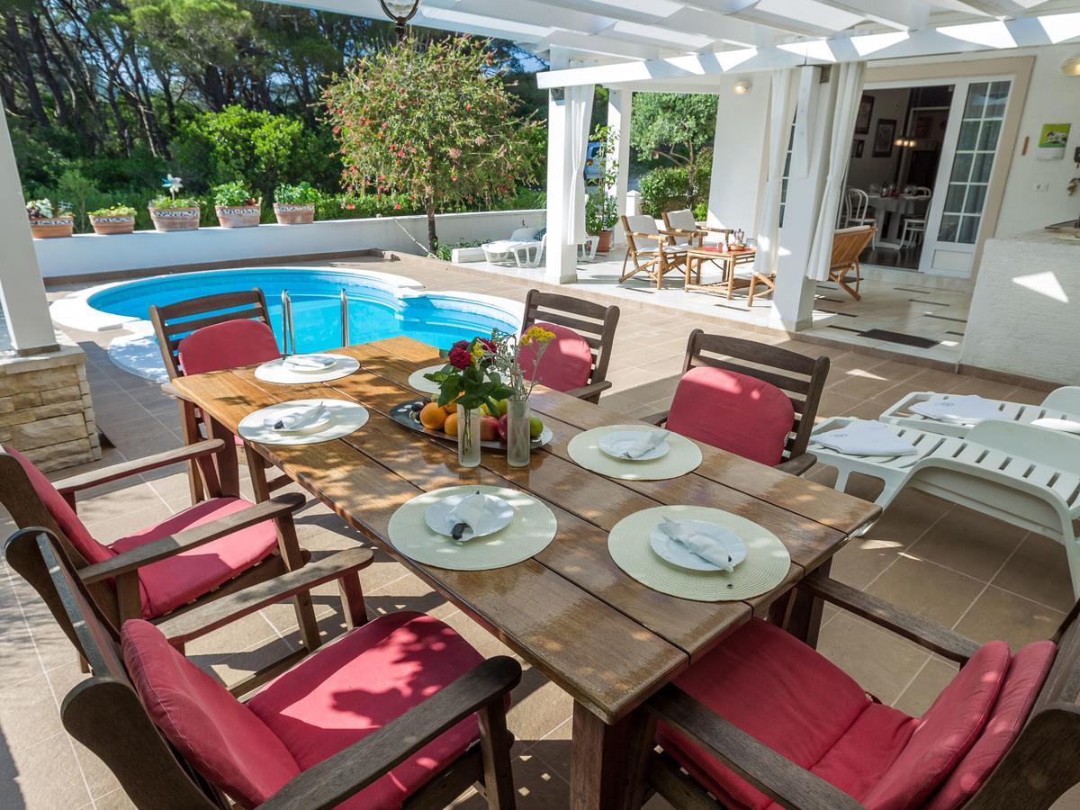 Spacious Holiday Home In Molat With Pool Brgulje 外观 照片