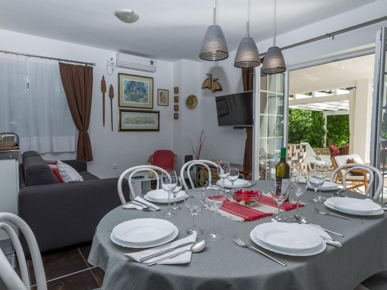 Spacious Holiday Home In Molat With Pool Brgulje 外观 照片