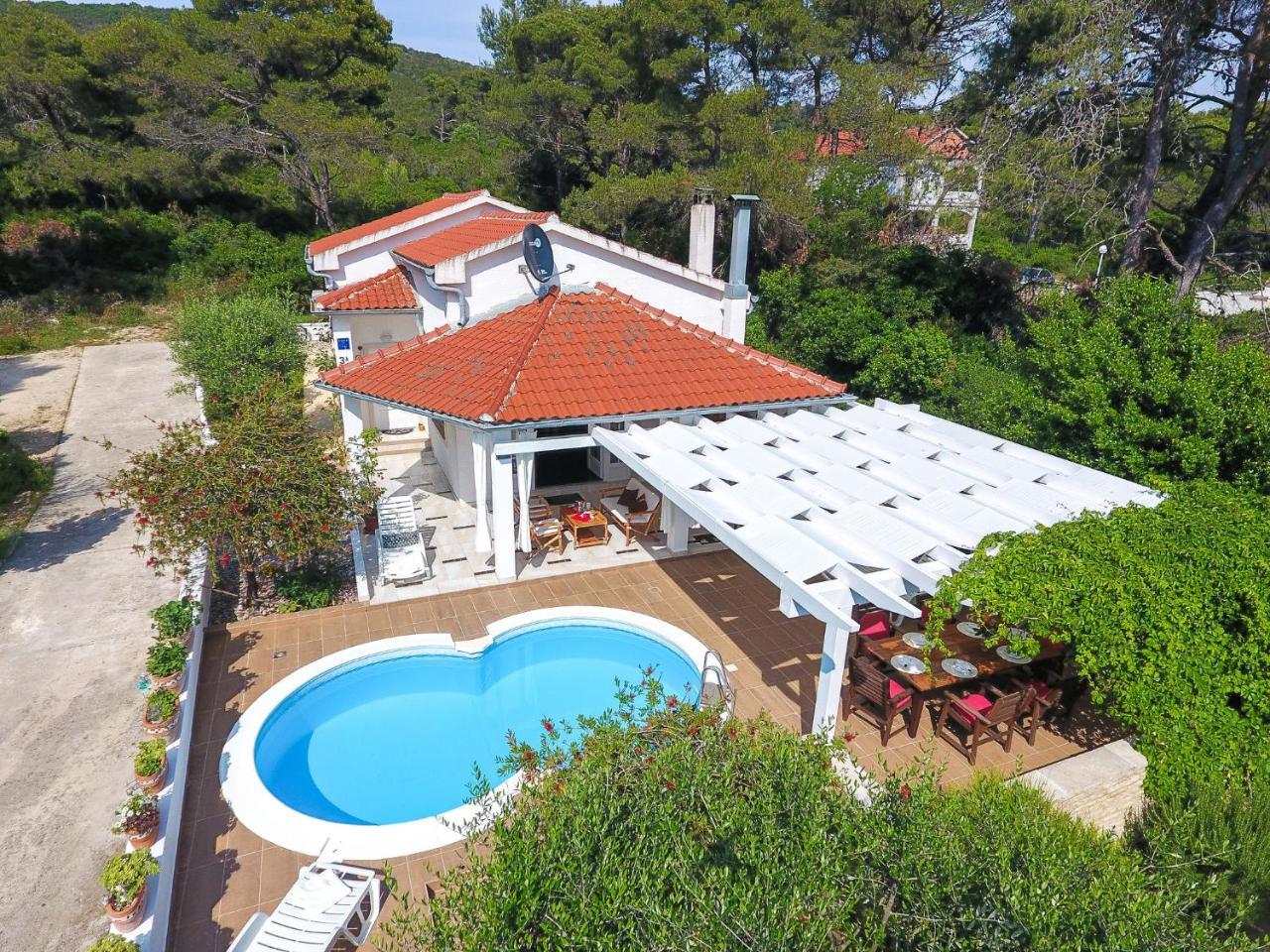 Spacious Holiday Home In Molat With Pool Brgulje 外观 照片