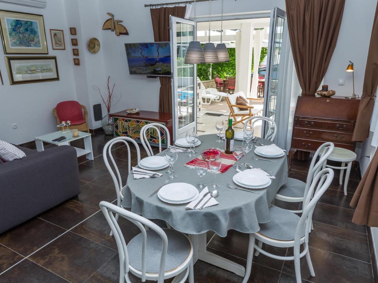 Spacious Holiday Home In Molat With Pool Brgulje 外观 照片