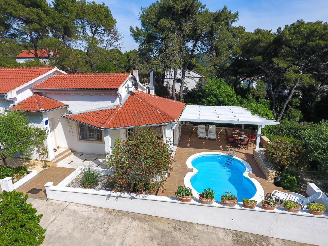 Spacious Holiday Home In Molat With Pool Brgulje 外观 照片
